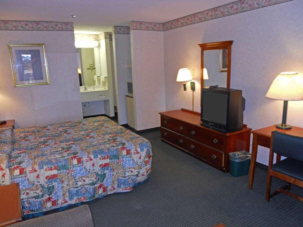 Hotel America's & -
