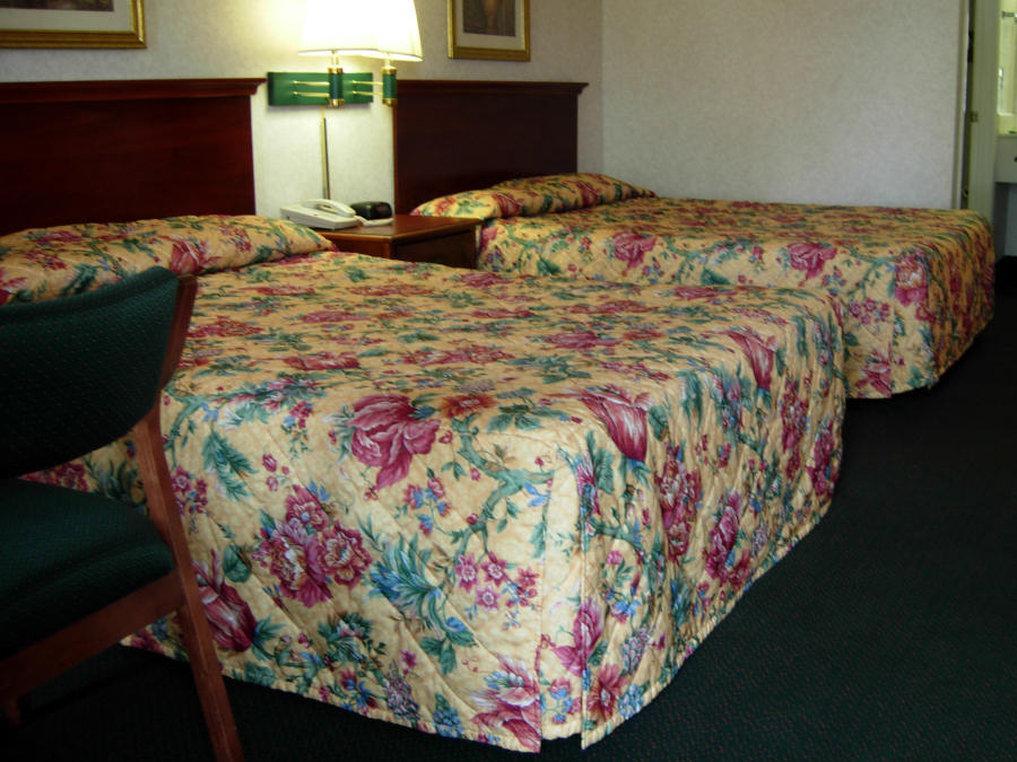 America's & - Hotel